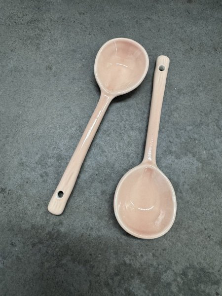 معلقة بورسلان لون زهري