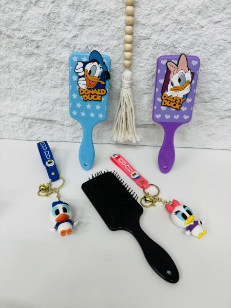 مشاطة شعر بطة زرقا وبنفسجية