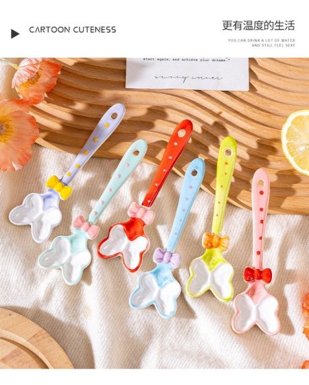 معلقة هاند ميد فراشة وفيونكة