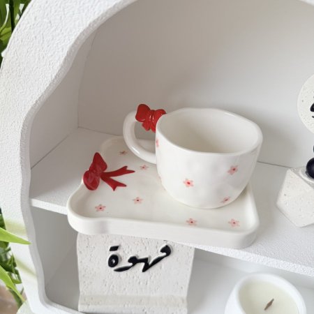 مج هاند ميد فيونكة احمر وورد زهري