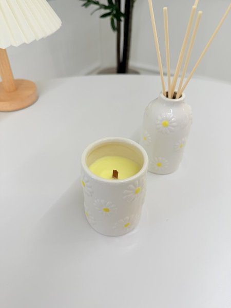 شمعة معطرة بورسلان ورد اقحوان