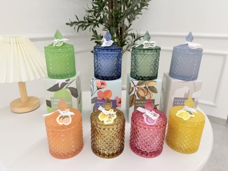 شمع معطر حجم كبير متوفر ب 8 روائح فواحة