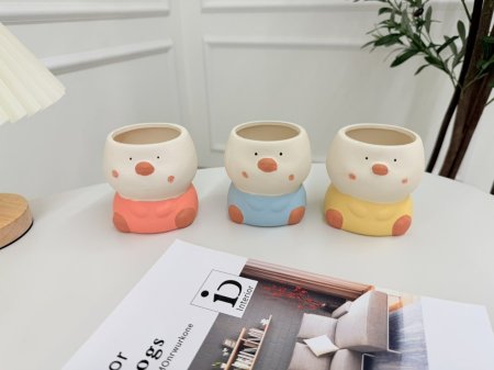 قوار زريعة او ستاند اقلام وفراشي مكياج