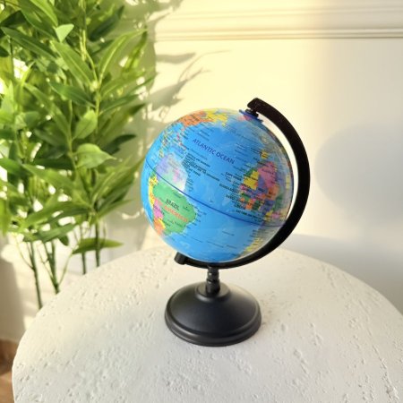 كرة ارضية حجم وسط