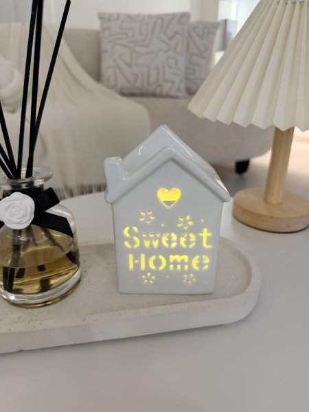 مبخرة زيت على شكل كوخ