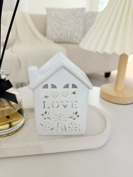 مبخرة زيت على شكل كوخ