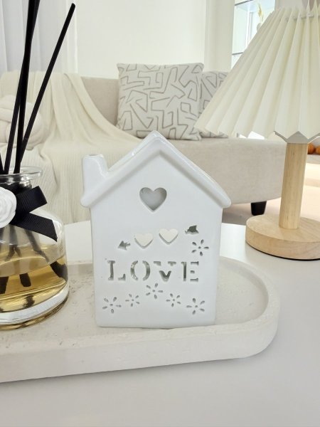 مبخرة زيت على شكل كوخ