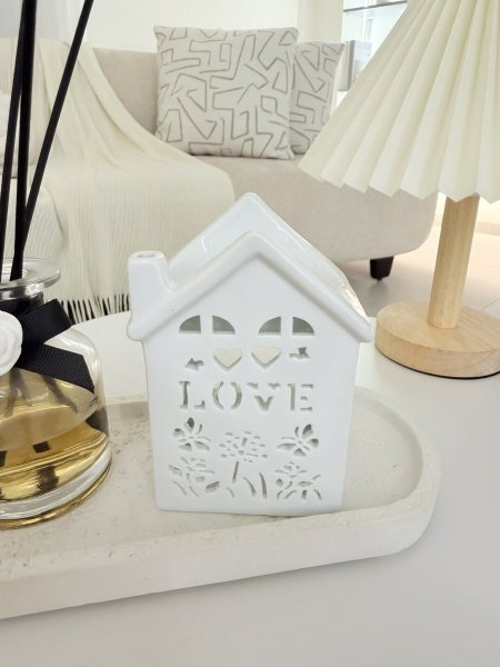 مبخرة زيت على شكل كوخ