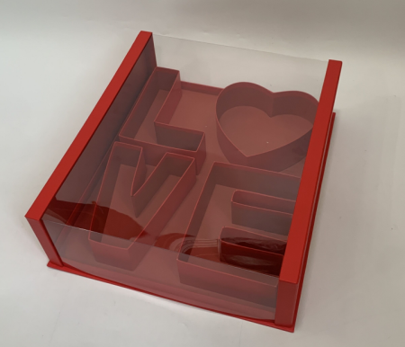 صندوق كرتون love للورد والشكلاطه 