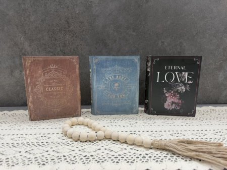 صندوق كرتون شكل كتاب بيفتح من الداخل حجم صغير