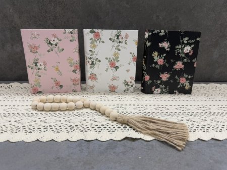 صندوق كرتون شكل كتاب بيفتح من الداخل حجم صغير