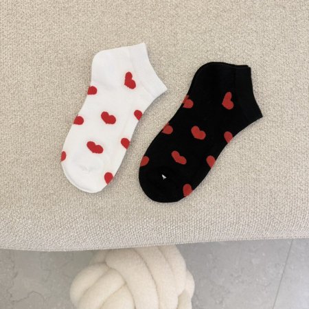 جرابات قلوب  السعر بالمفرق  2 شيكل السعرللجملة للبكيت 10 جوا