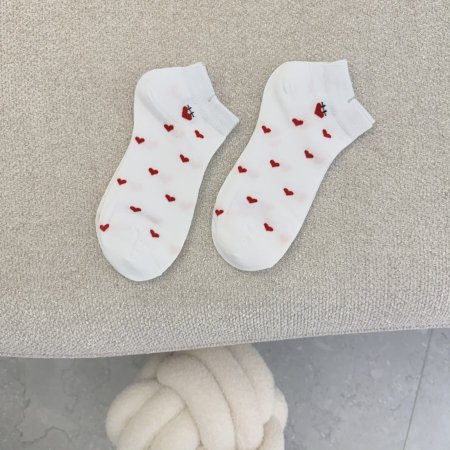 جرابات قلوب السعر بالمفرق  2 شيكل السعرللجملة للبكيت 10 جواز