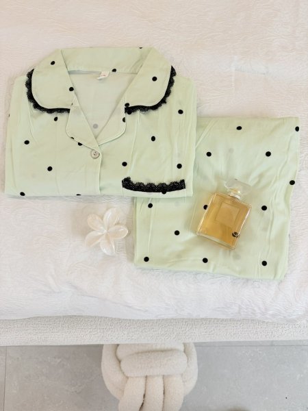 بيجامة كم منقطة