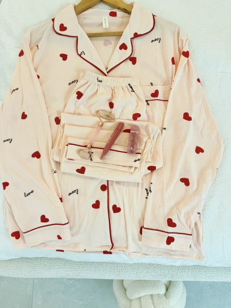 بيجامة زهري قلوب احمر كم