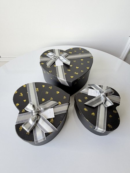 طقم صناديق كرتون  شكل قلب 3 قطع