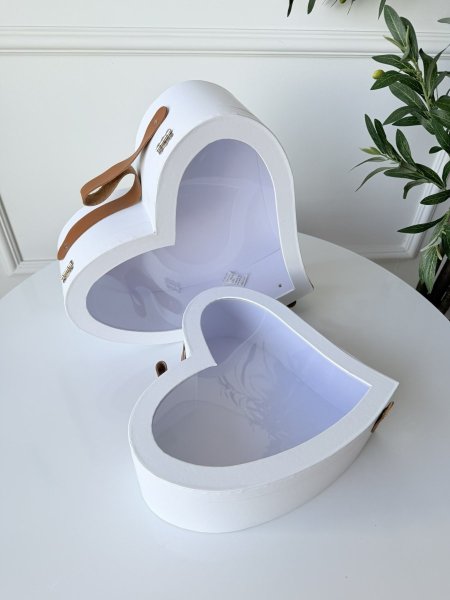 طقم صناديق كرتون  شكل قلب وجه شفاف ايد جلد قطعتين