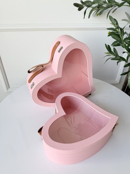 طقم صناديق كرتون  شكل قلب وجه شفاف ايد جلد قطعتين