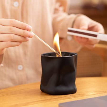 شمع معطر بروائح فواحة