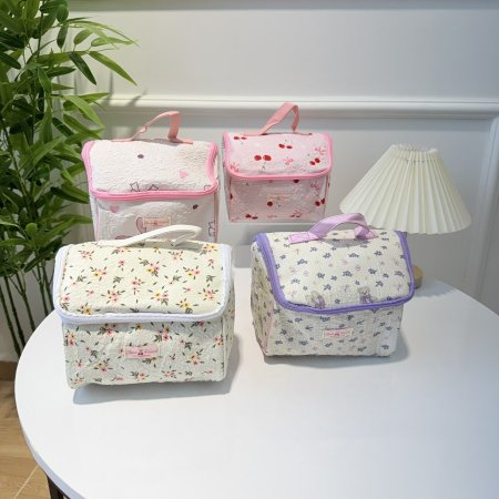 شنط مكياج ب 4 نقشات