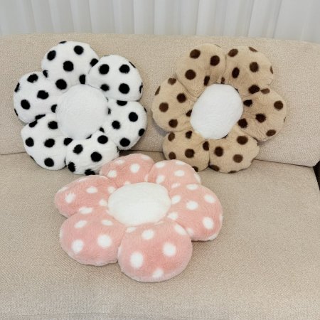 مخدة ديكور شكل وردة