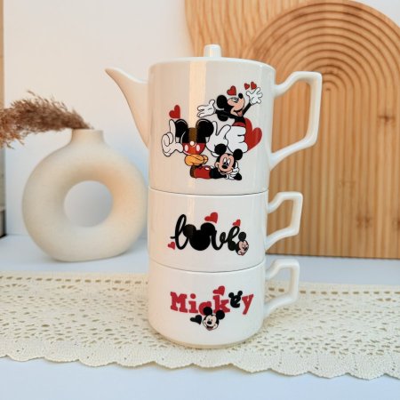ابريق مع فنجانين ميكي ماوس