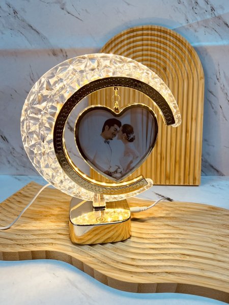 برواز مضيء شكل هلال