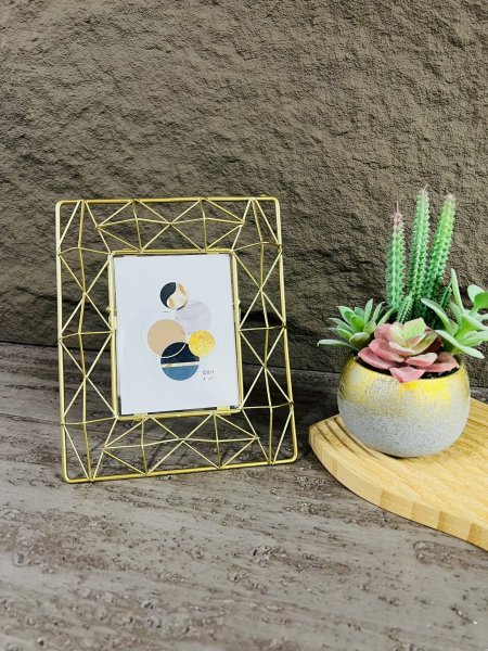 برواز حديد لون ذهبي