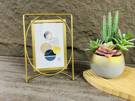 برواز حديد لون ذهبي 