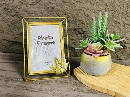 برواز حديد لون ذهبي