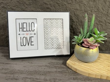 برواز خشب اللون الابيض