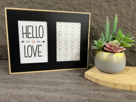 برواز خشب اللون الاسود