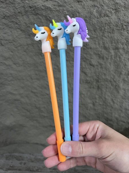 اقلام حبر غطاية وحيد قرن 