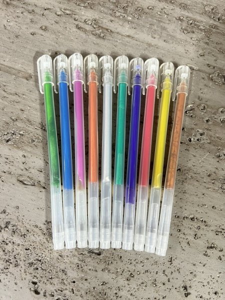 اقلام حبر للدفتر الاسود 