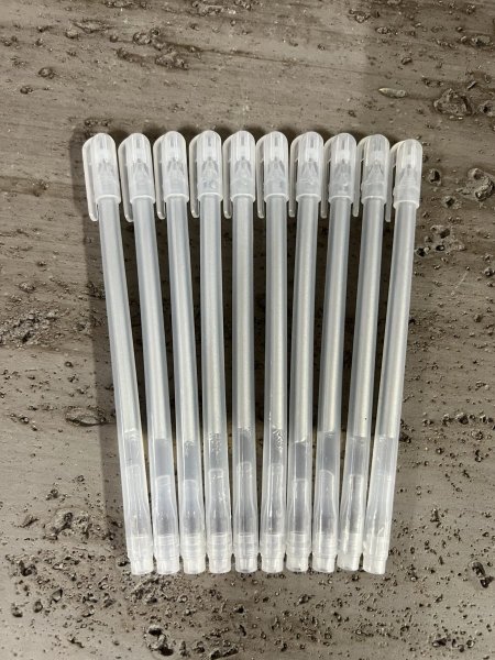 اقلام حبر للدفتر الاسود