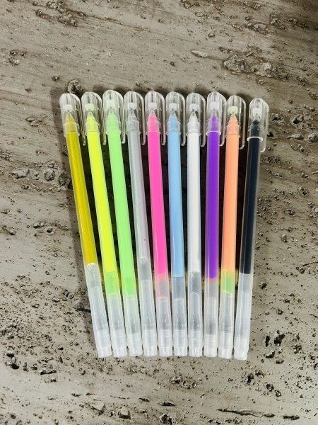 اقلام حبر للدفتر الاسود 