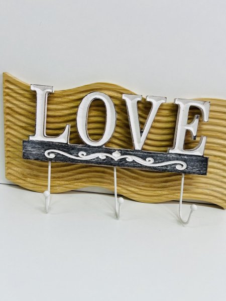 علاقة ملابس خشب LOVE