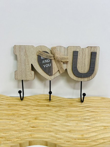 علاقة ملابس خشب  I LOVE YOU