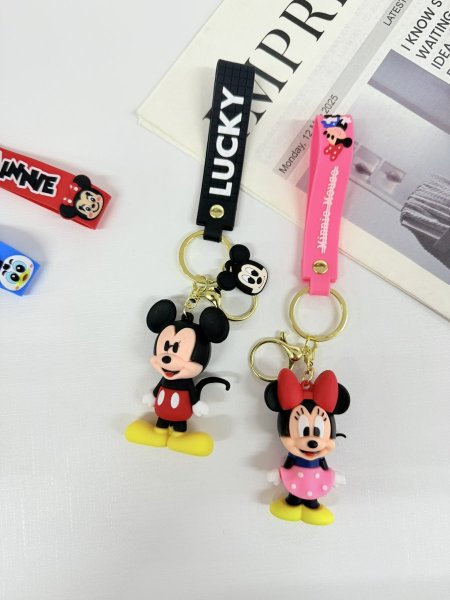 ميداليات ميكي ميني