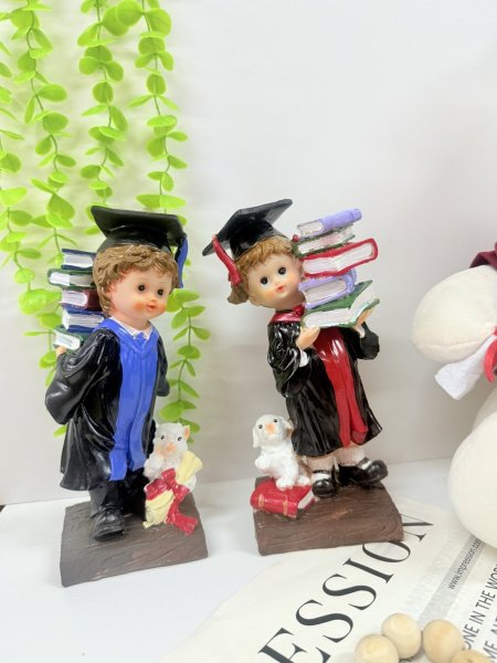 تحفة تخرج حامل كتب