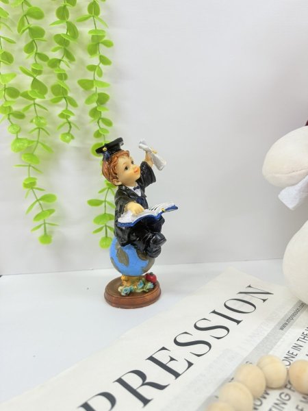 تحفة تخرج على كرة ارضية