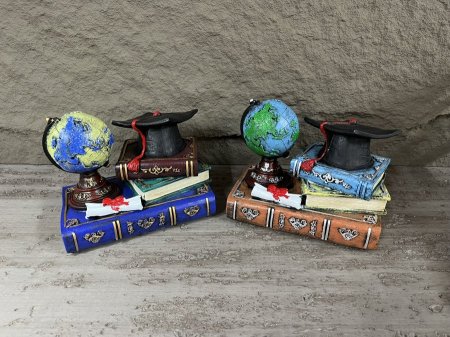 تحفة تخرج كتاب وكرة ارضية