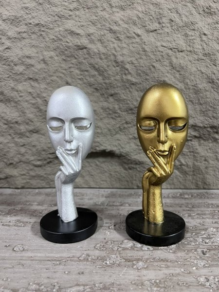 تحفة شكل قناع