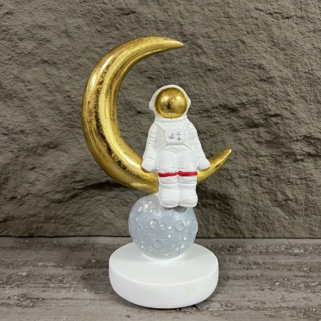 تحفة رجل فضاء هلال