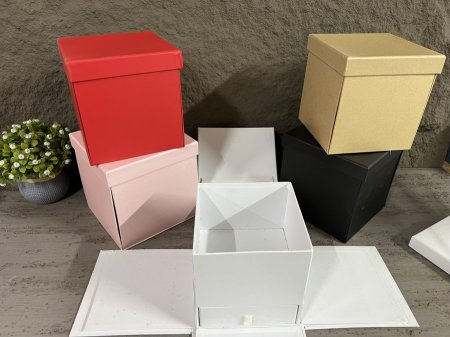 صندوق كرتون مفاجئات