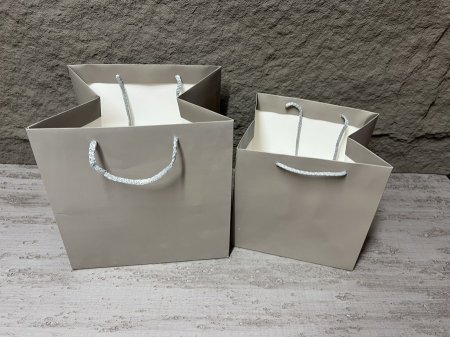 كيس هدايا كرتون قاعدة مربعة لون سكني