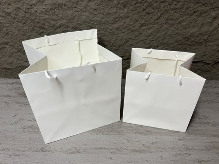 كيس هدايا مربع لون ابيض