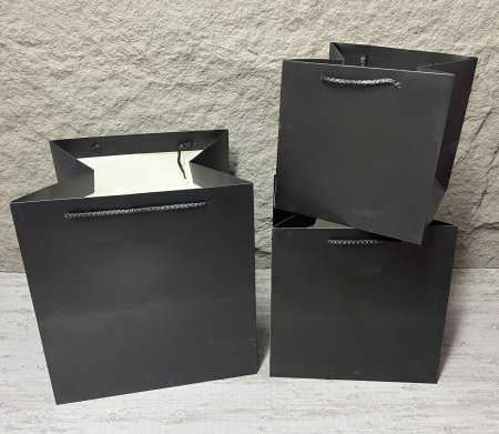 كيس هدايا مربع لون اسود