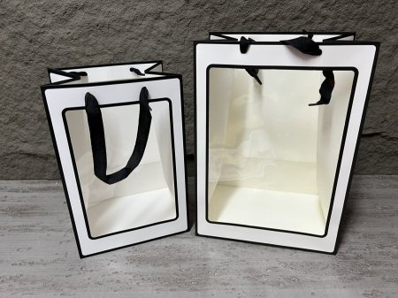 كيس هدايا كرتون مع وجه شفاف لون ابيض واسود