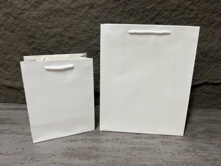 كيس هدايا كرتون لون ابيض